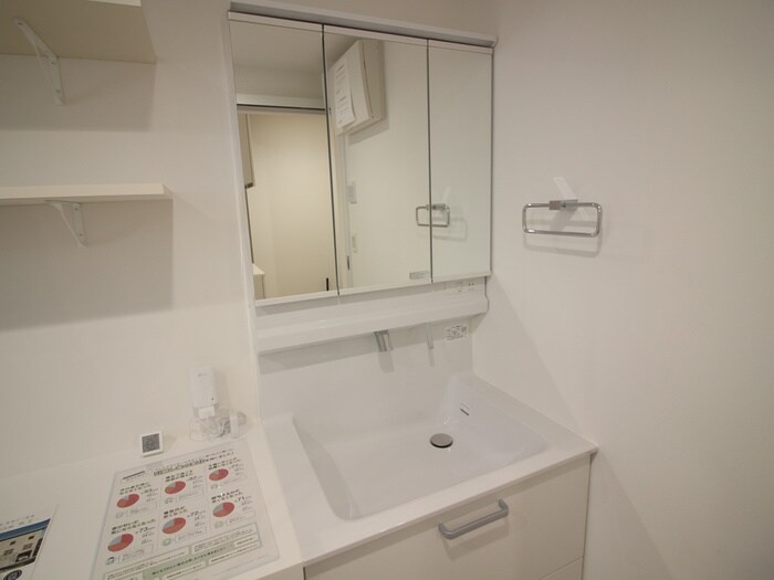 物件内観写真8　(洗面)