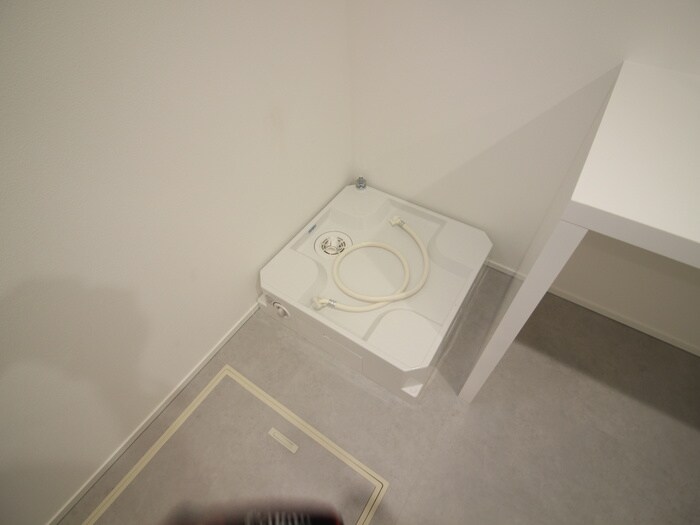 物件内観写真16　(洗濯機置場)