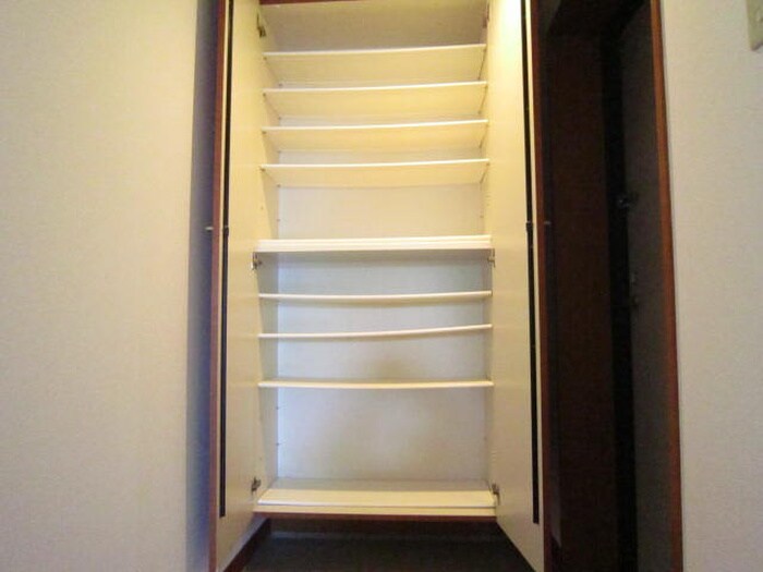 物件内観写真8　(靴箱)