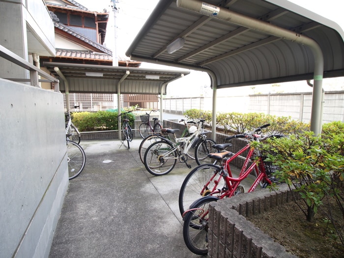 物件外観写真4　(駐輪場)