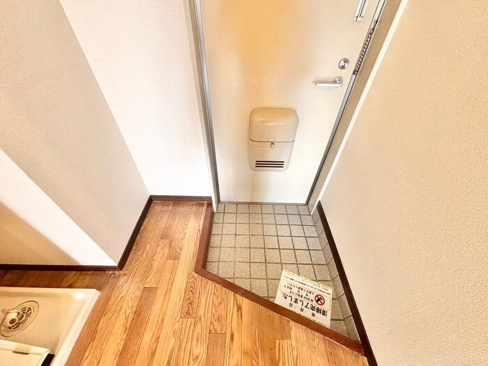 物件内観写真17　(玄関)