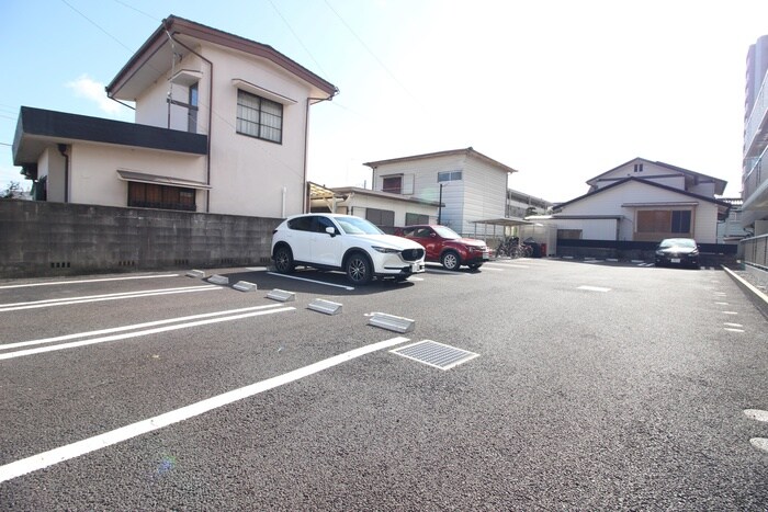 物件外観写真3　(駐車場)