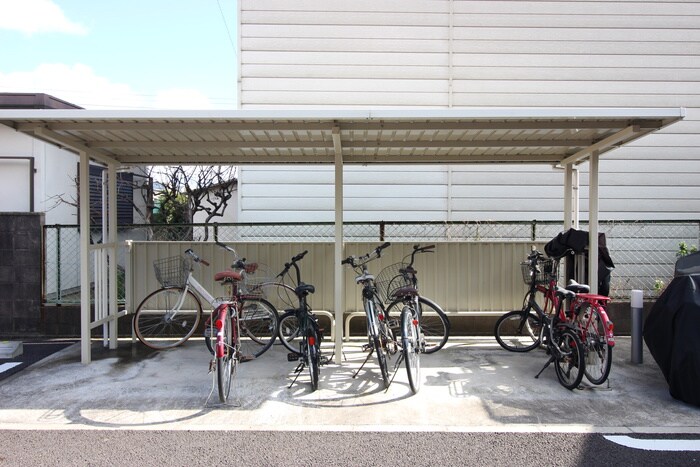 物件外観写真4　(駐輪場)