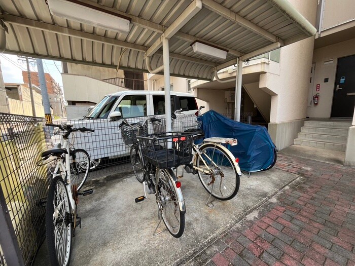 物件外観写真3　(駐輪場)
