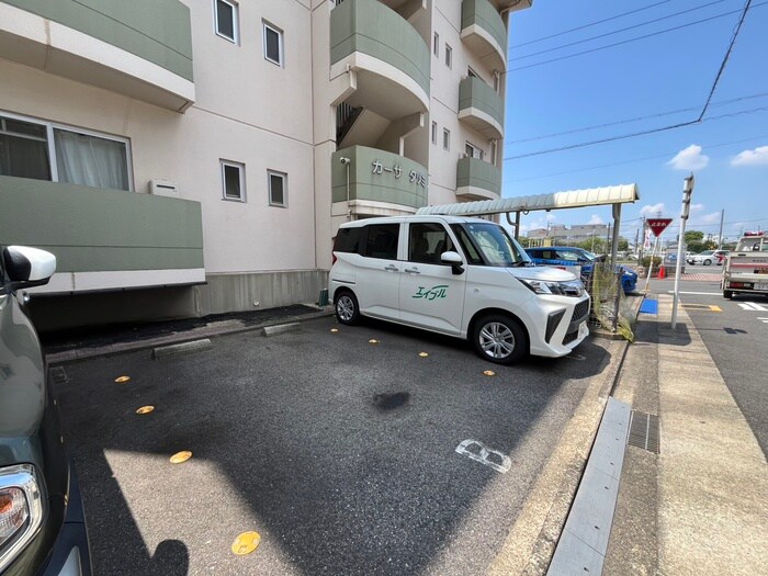 物件外観写真4　(駐車場)