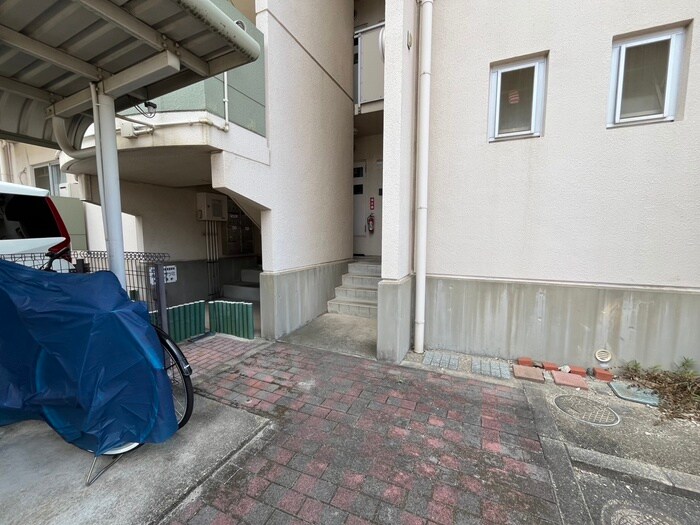 物件外観写真5　(エントランス部分)