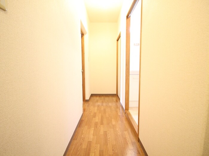 物件内観写真11　(廊下)