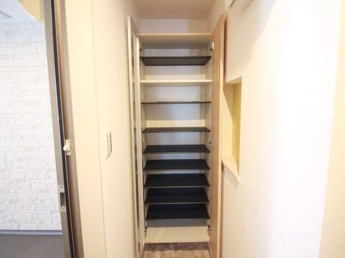 物件内観写真8　(靴箱)