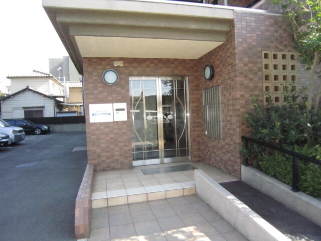 物件外観写真4　(エントランス部分)