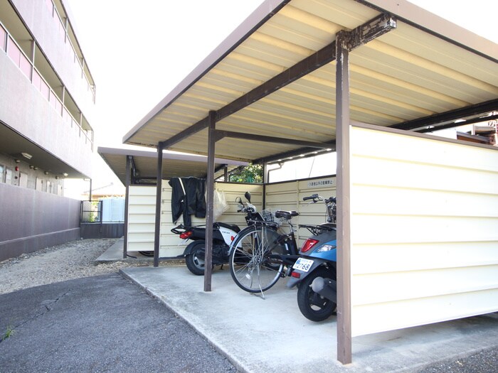物件外観写真6　(駐輪場)