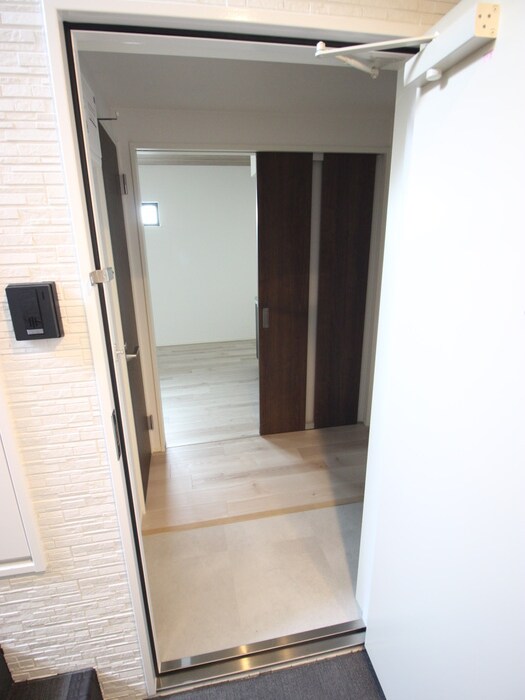 物件内観写真17　(玄関)