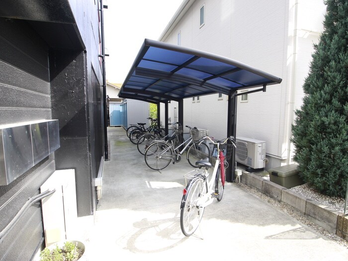 物件外観写真2　(駐輪場)