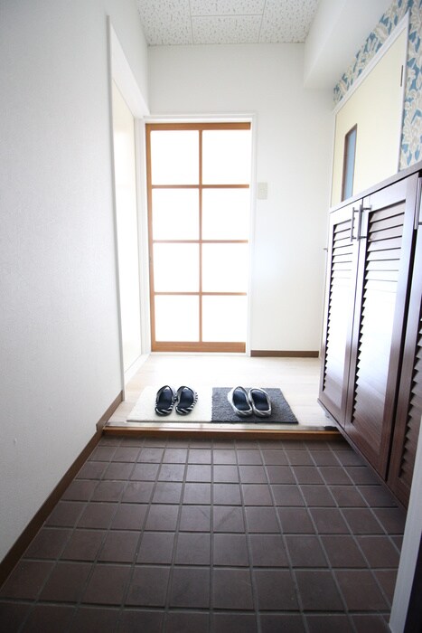 物件内観写真13　(玄関)