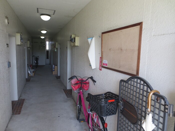 物件外観写真5　(エントランス部分)