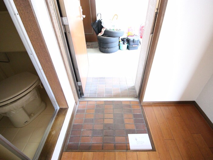 物件内観写真16　(玄関)