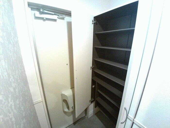 物件内観写真14　(靴箱)