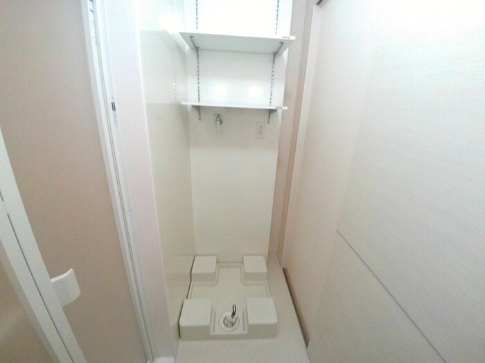 物件内観写真16　(洗濯機置場)