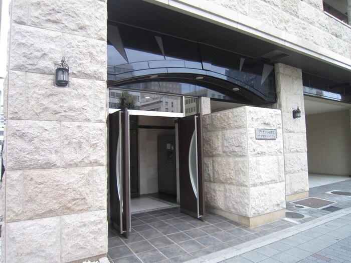 物件外観写真5　(エントランス部分)