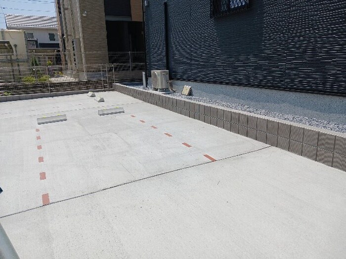 物件外観写真2　(駐車場)