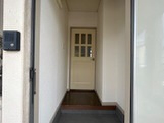 物件内観写真3　(玄関)