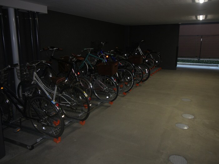 物件外観写真5　(駐輪場)