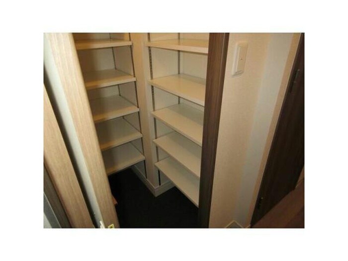 物件内観写真10　(収納)