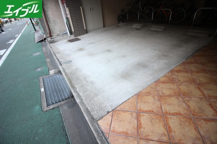 物件外観写真6　(駐輪場)