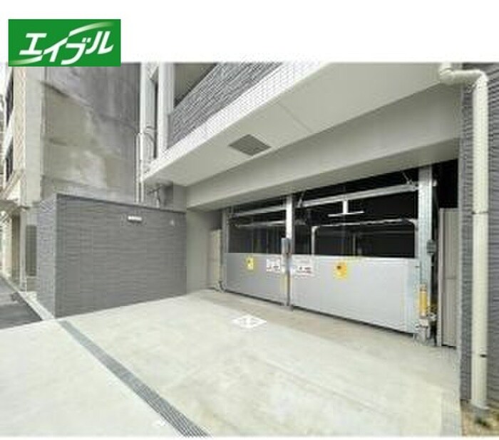 物件外観写真3　(駐車場)