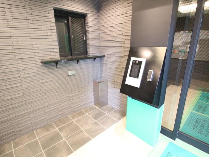 物件外観写真5　(エントランス部分)