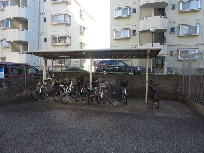 物件外観写真4　(駐輪場)
