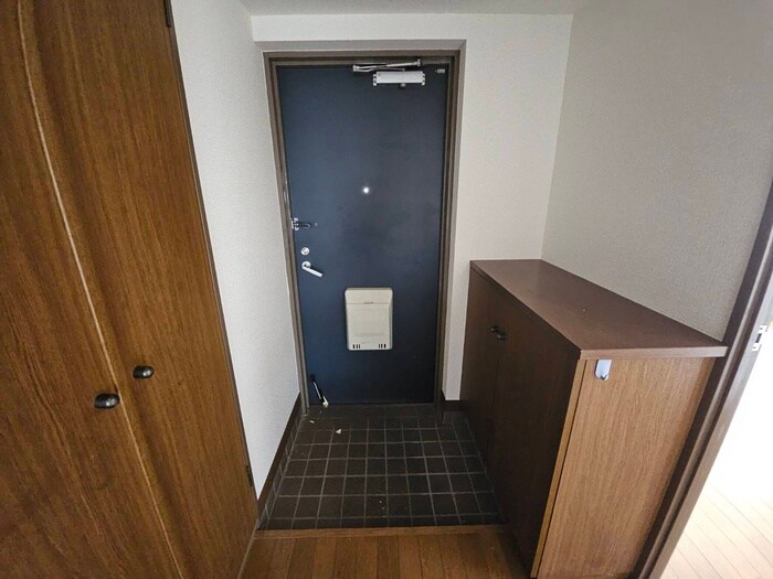 物件内観写真16　(玄関)