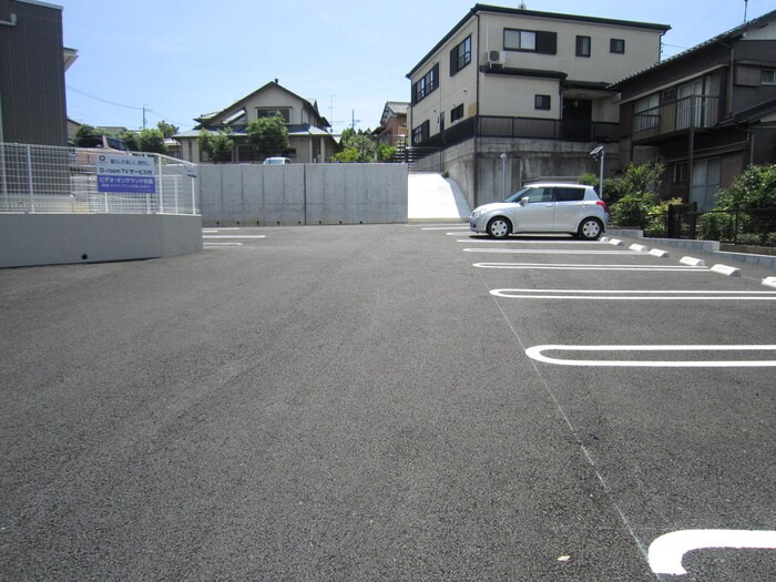 物件外観写真4　(駐車場)