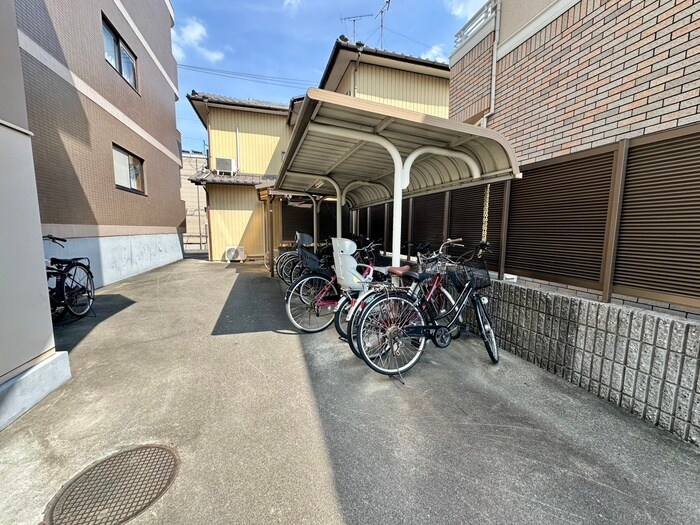 物件外観写真4　(駐輪場)