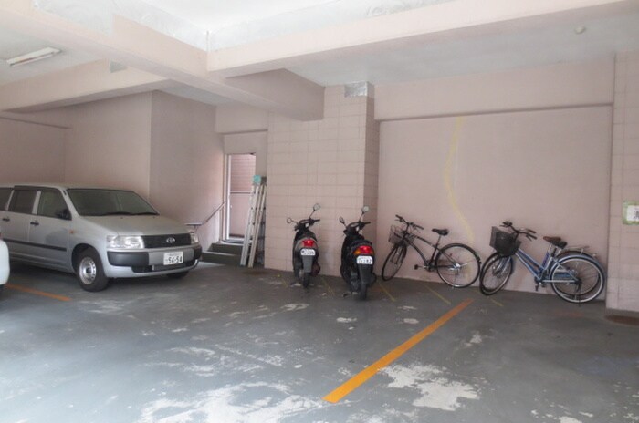 物件外観写真5　(駐車場)