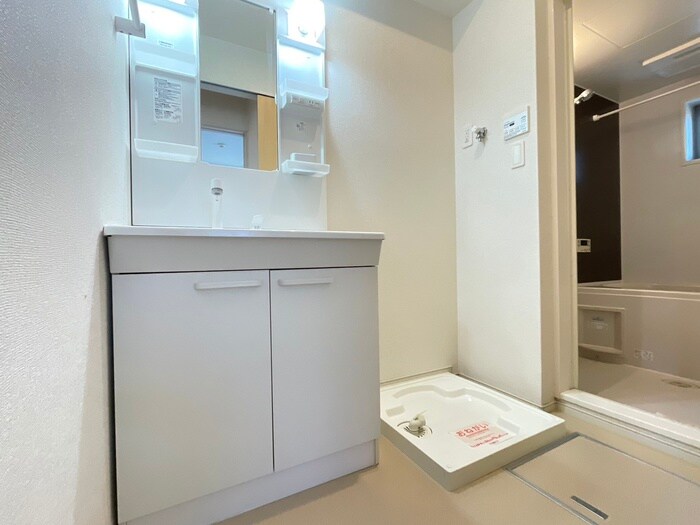 物件内観写真12　(洗濯機置場)