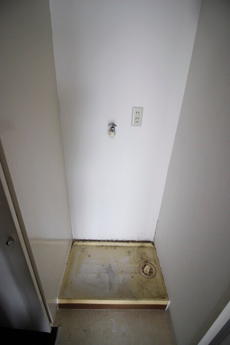 物件内観写真13　(洗濯機置場)