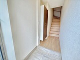 物件内観写真16　(玄関)