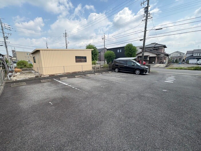 物件外観写真3　(駐車場)