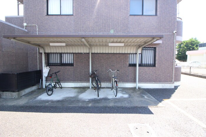 物件外観写真4　(駐輪場)