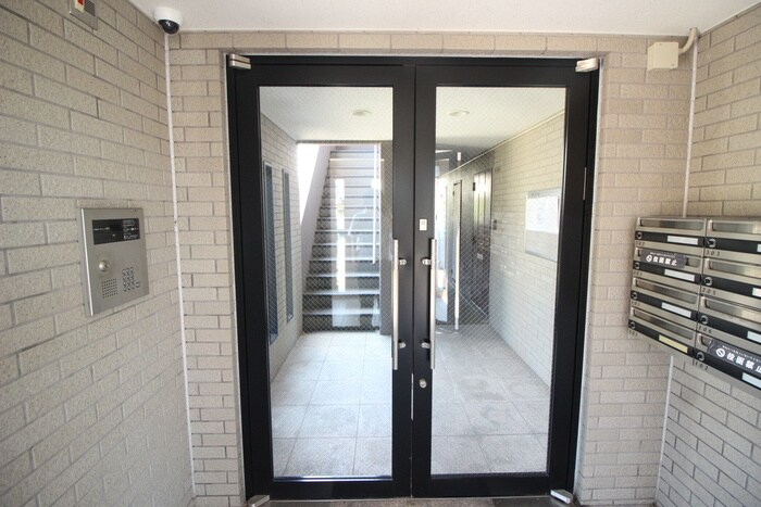 物件外観写真6　(エントランス部分)