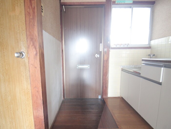 物件内観写真10　(玄関)