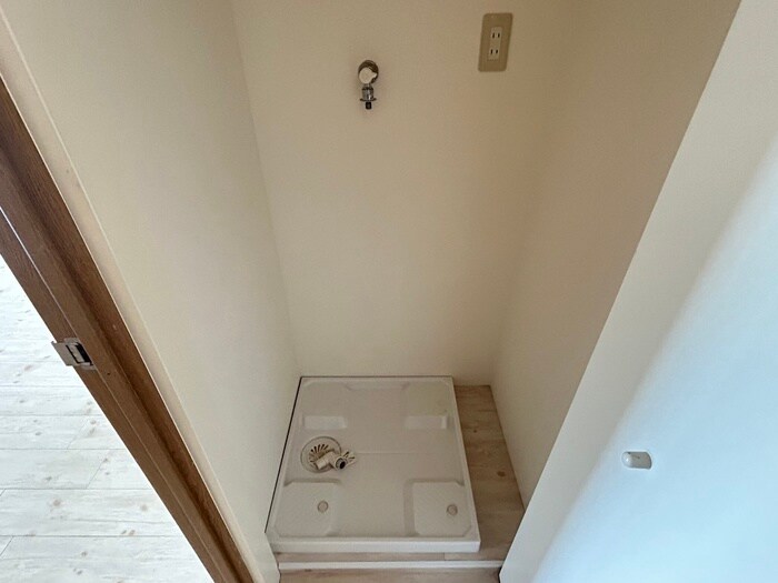 物件内観写真14　(洗濯機置場)