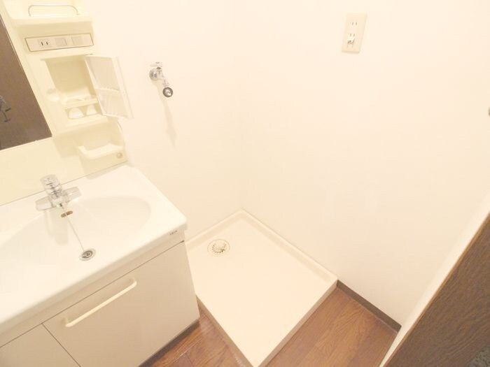 物件内観写真11　(洗濯機置場)