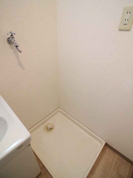 物件内観写真14　(洗濯機置場)