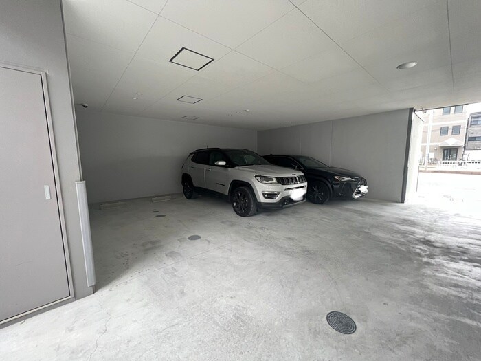 物件外観写真2　(駐車場)