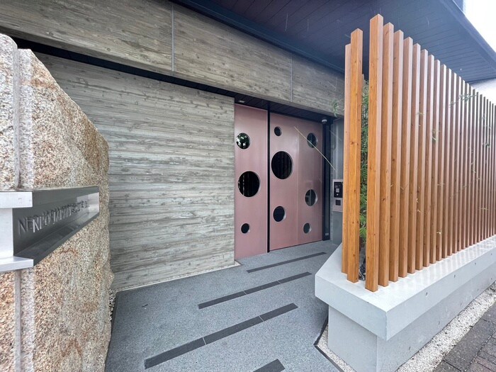 物件外観写真5　(エントランス部分)