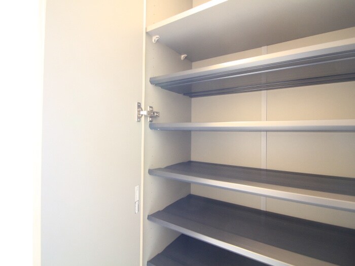 物件内観写真15　(靴箱)