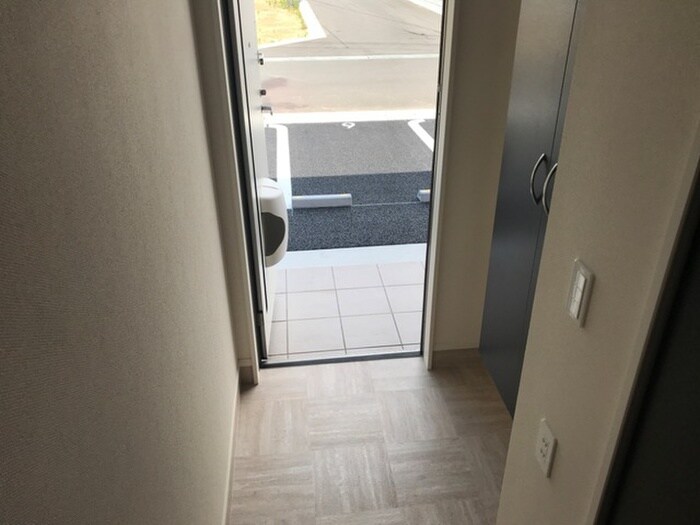 物件内観写真16　(玄関)