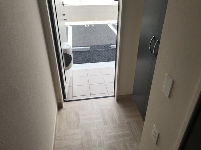 物件内観写真17　(玄関)