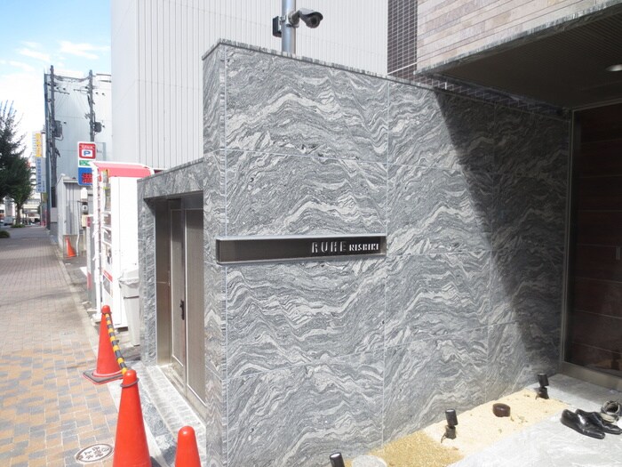 物件外観写真5　(エントランス部分)